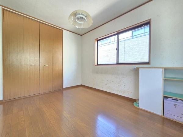 八街市勢田の中古一戸建の洋室画像