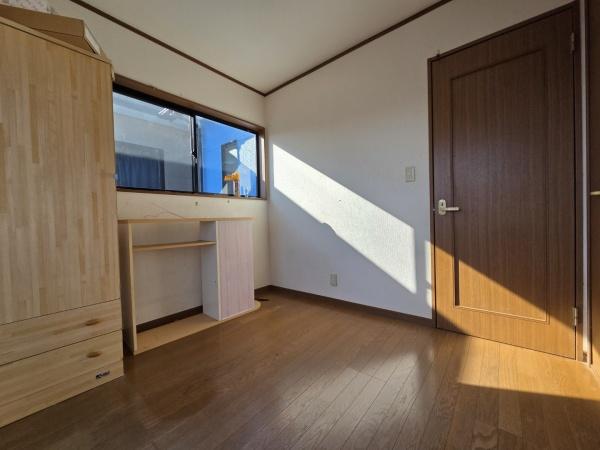 八街市勢田の中古一戸建の洋室画像