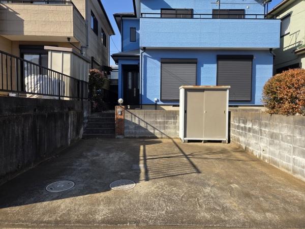 八街市勢田の中古一戸建の駐車場画像