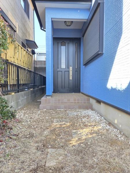 八街市勢田の中古一戸建の玄関画像