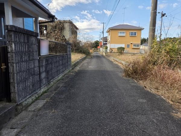 大網白里市 富田(おおあみしらさとし とみだ)の前面道路含む現地写真画像