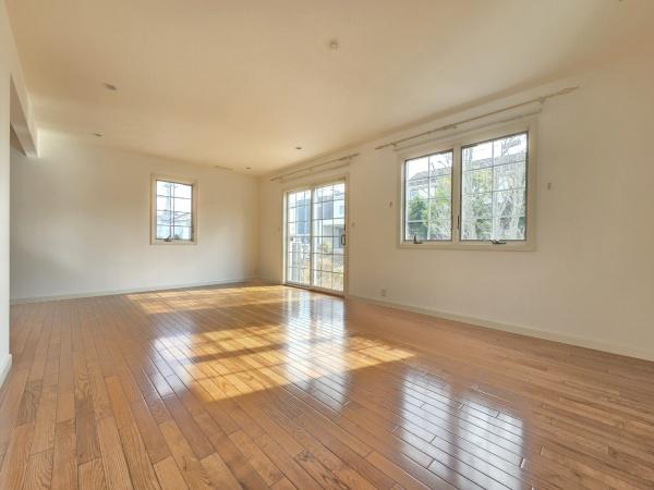 大網白里市 季美の森南5丁目のリビング画像