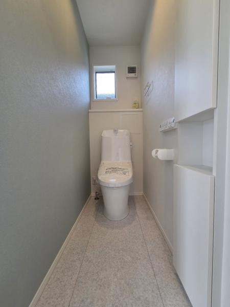 成田市　並木町　全３区画　１号棟のトイレ画像