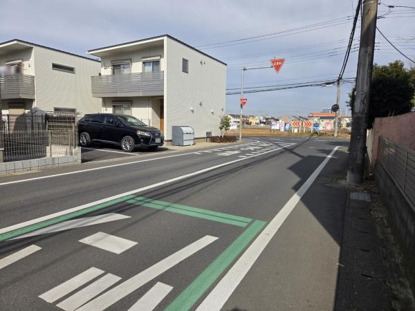 成田市　並木町　全３区画　１号棟の前面道路含む現地写真画像