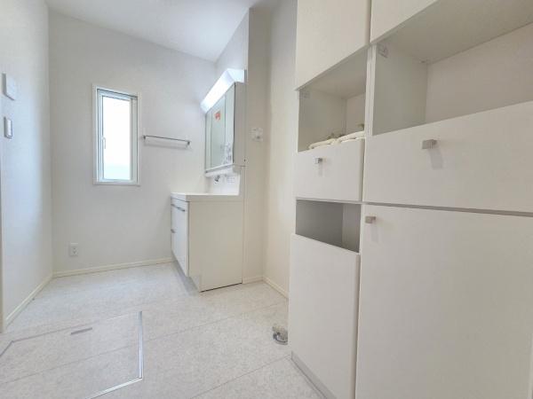 成田市　並木町　全３区画　１号棟の洗面台・洗面所画像