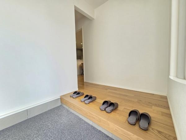 成田市　並木町　全３区画　１号棟の玄関画像