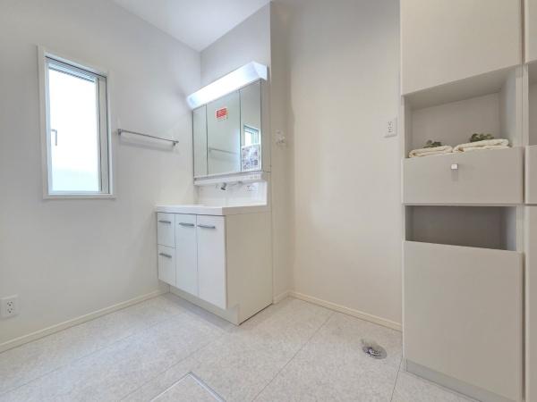 成田市　並木町　全３区画　１号棟の洗面台・洗面所画像