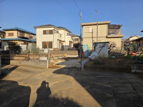 クレイドルガーデン　八街市富山　第１全１棟１号棟の前面道路含む現地写真画像