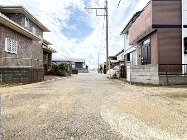 クレイドルガーデン 八街市富山 第1全1棟1号棟の前面道路含む現地写真画像