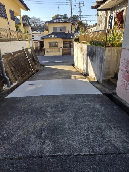 佐倉市 千成1丁目(さくらし せんなり)の前面道路含む現地写真画像