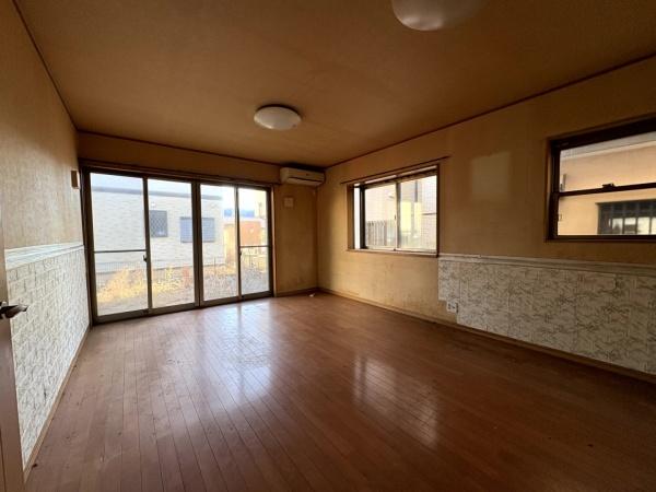 八街市　文違（やちまたし　ひじかい）のリビング画像