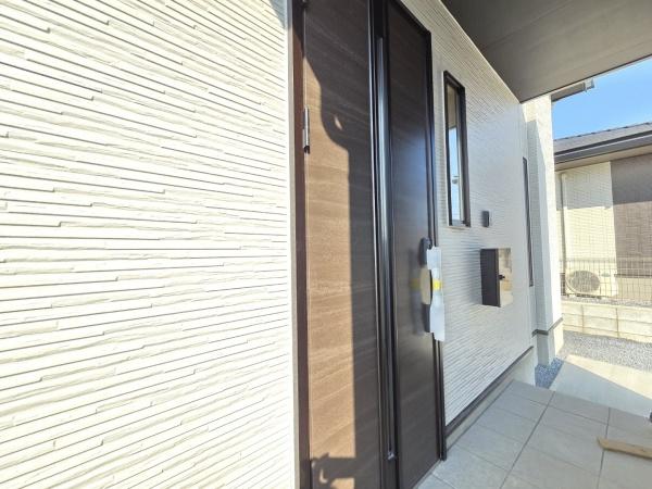 富里市　御料　１期　全３棟　１号棟の玄関画像