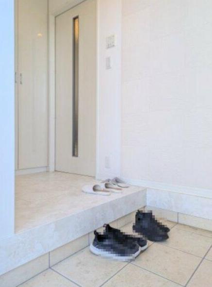 東金市　八坂台（トウガネシヤサカダイ）の玄関画像