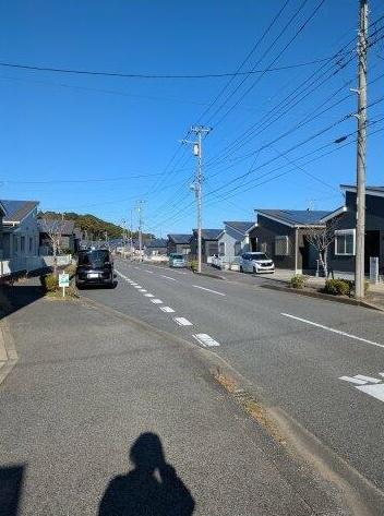 東金市　八坂台（トウガネシヤサカダイ）の前面道路含む現地写真画像