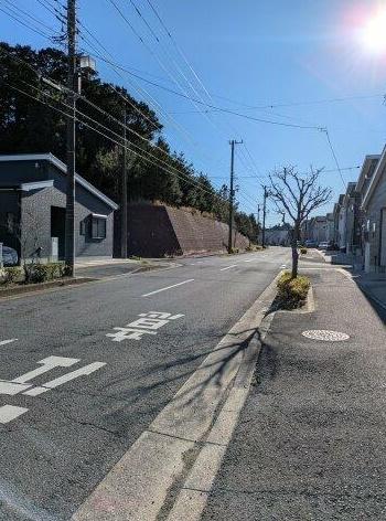 東金市　八坂台（トウガネシヤサカダイ）の前面道路含む現地写真画像