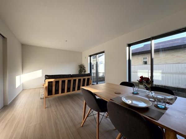 リナージュ佐倉市千成1丁目 第1期全1棟1号棟のリビング画像