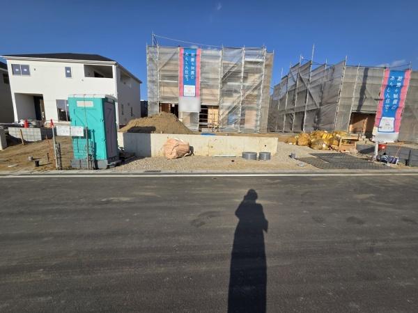 クレイドルガーデン富里市七栄　第33全14棟５号棟の前面道路含む現地写真画像