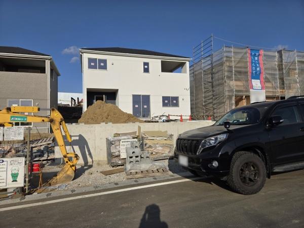 クレイドルガーデン富里市七栄　第33全14棟６号棟の前面道路含む現地写真画像