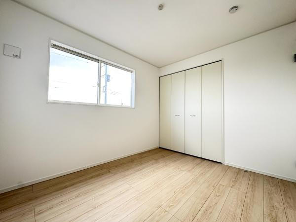 クレイドルガーデン富里市七栄　第33全14棟７号棟の洋室画像