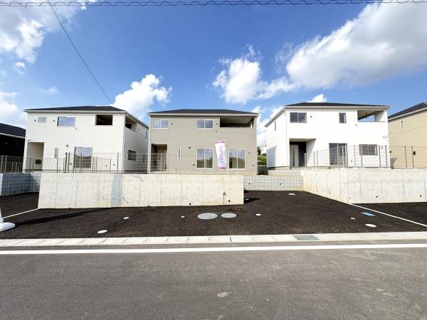 クレイドルガーデン富里市七栄　第33全14棟７号棟の前面道路含む現地写真画像