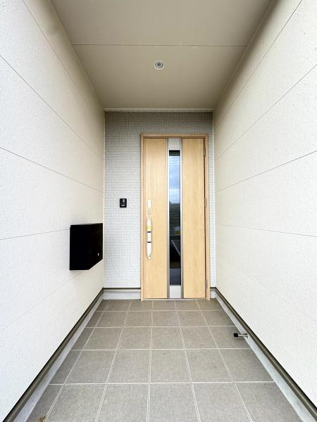 クレイドルガーデン富里市七栄　第33全14棟８号棟の玄関画像