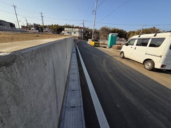 クレイドルガーデン富里市七栄 第33全14棟8号棟の前面道路含む現地写真画像