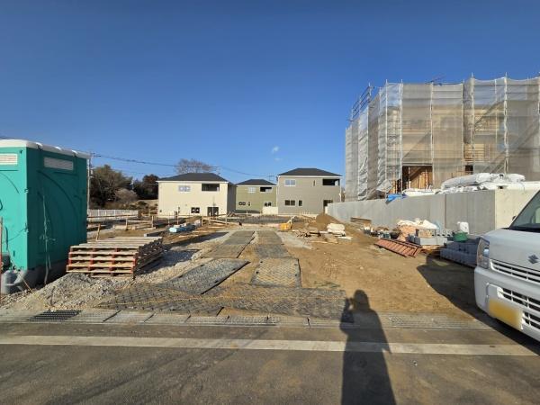 クレイドルガーデン富里市七栄　第33全14棟９号棟の前面道路含む現地写真画像