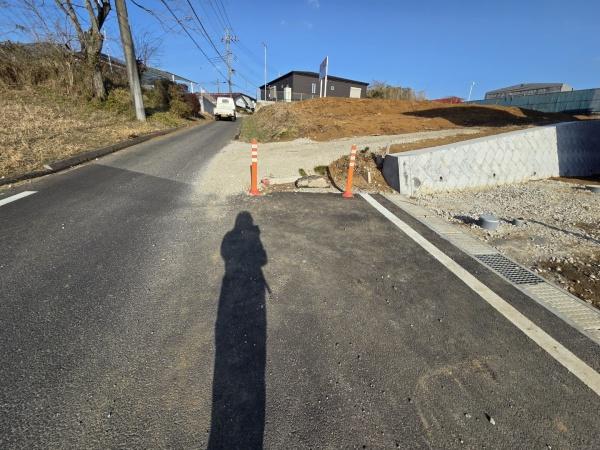 クレイドルガーデン富里市七栄　第33全14棟14号棟の前面道路含む現地写真画像