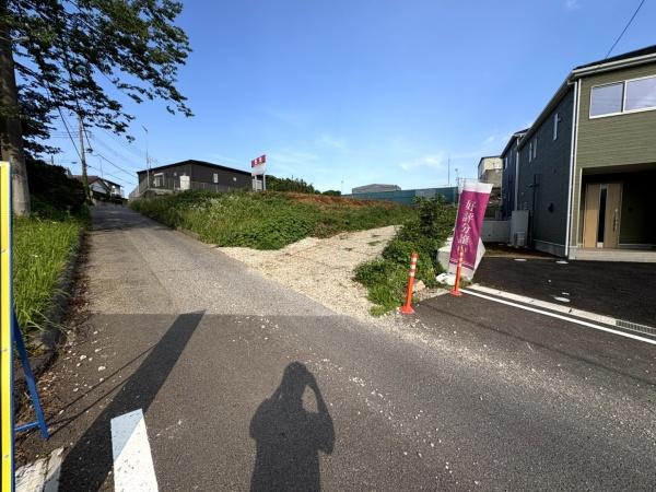 クレイドルガーデン富里市七栄　第33全14棟14号棟の前面道路含む現地写真画像