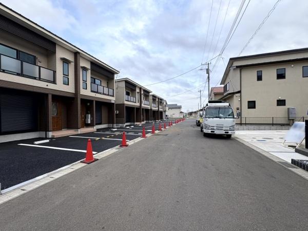 フェリディアガーデン成田市大清水 全2棟1号棟の前面道路含む現地写真画像