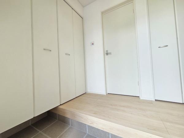 クレイドルガーデン富里市七栄第34・7棟・2号棟の玄関画像