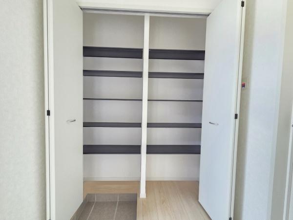 クレイドルガーデン富里市七栄第34・7棟・2号棟の収納画像
