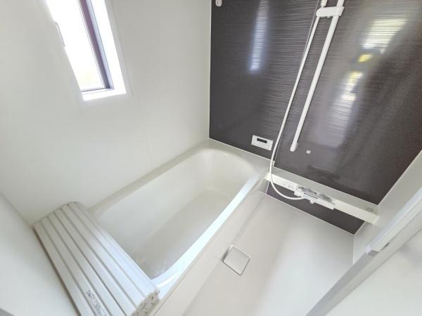 クレイドルガーデン富里市七栄第34・7棟・2号棟のバス画像