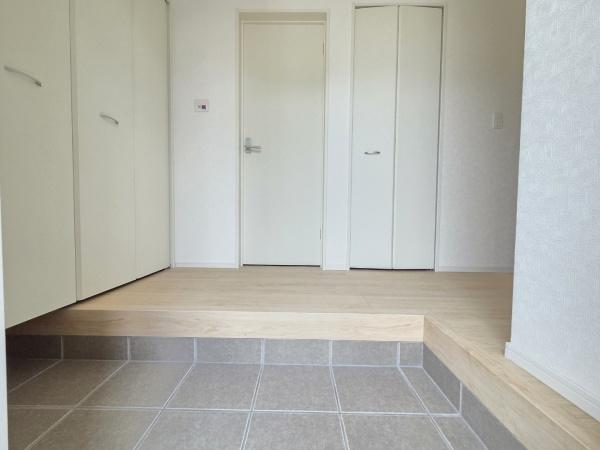 クレイドルガーデン富里市七栄第34・7棟・2号棟の玄関画像