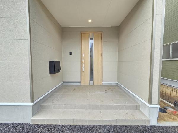 クレイドルガーデン富里市七栄第34・7棟・５号棟の玄関画像