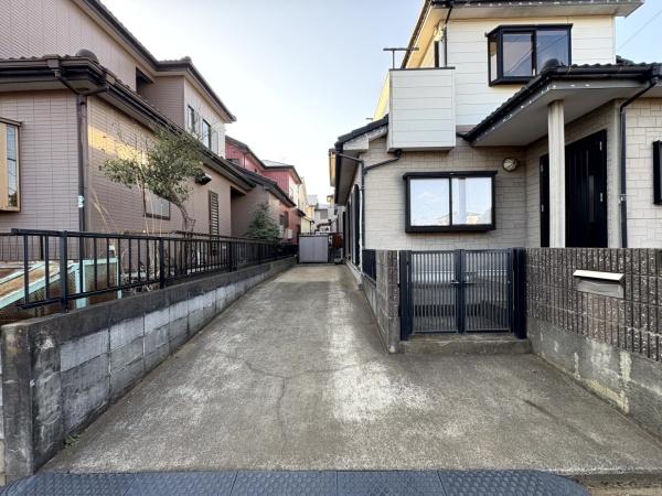 八街市 八街ろ(やちまたし やちまた ろ)の駐車場画像