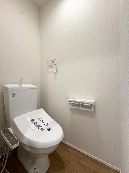 リナージュ佐倉市千成3丁目第1期全1棟1号棟のトイレ画像