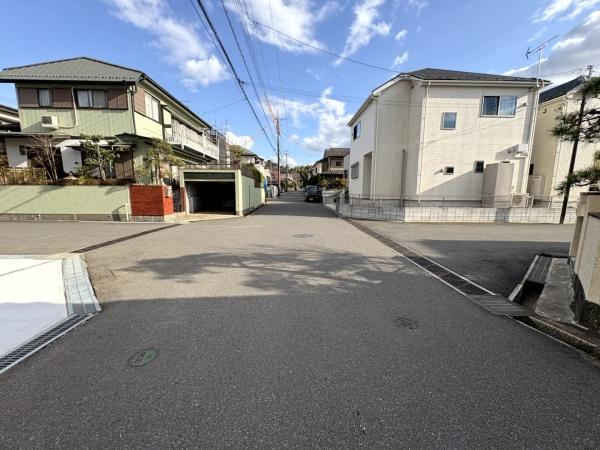 リナージュ佐倉市千成3丁目第1期全1棟1号棟の前面道路含む現地写真画像