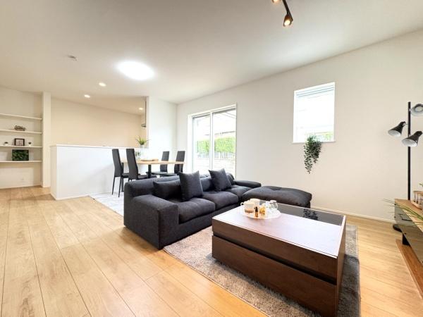 リナージュ佐倉市千成3丁目第1期全1棟1号棟のリビング画像