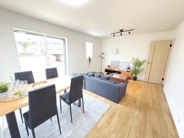 リナージュ佐倉市千成3丁目第1期全1棟1号棟のリビング画像