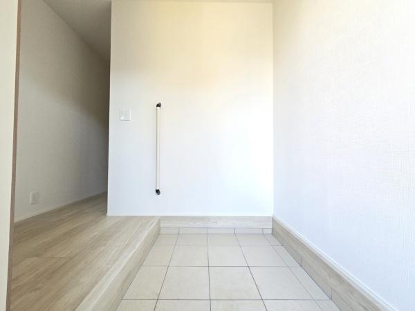 リナージュ　富里市七栄　第３期　全１棟　１号棟の玄関画像