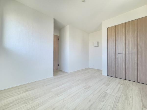 リナージュ　富里市七栄　第３期　全１棟　１号棟の洋室画像