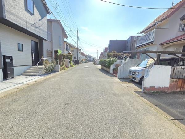 リナージュ　富里市七栄　第３期　全１棟　１号棟の前面道路含む現地写真画像