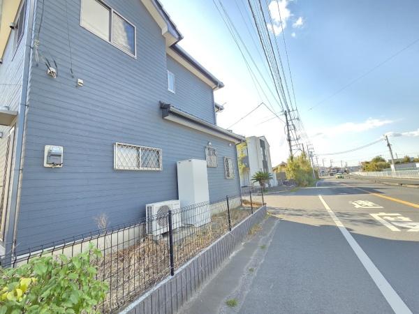 大網白里市　富田（おおあみしらさとし　とみだ）の前面道路含む現地写真画像