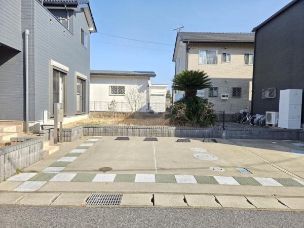 大網白里市　富田（おおあみしらさとし　とみだ）の駐車場画像