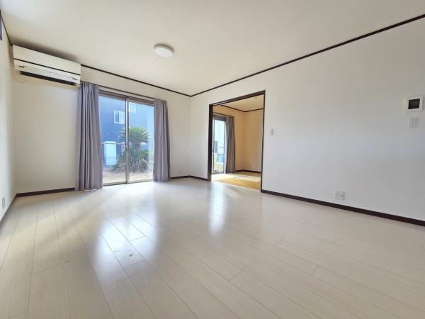 大網白里市　富田（おおあみしらさとし　とみだ）のリビング画像