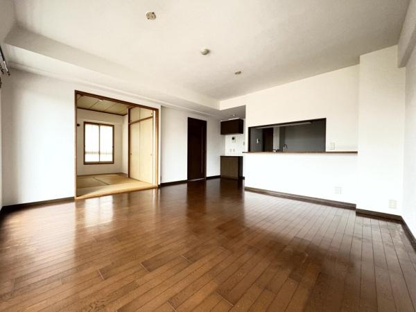 日神パレステージ佐倉のリビング画像