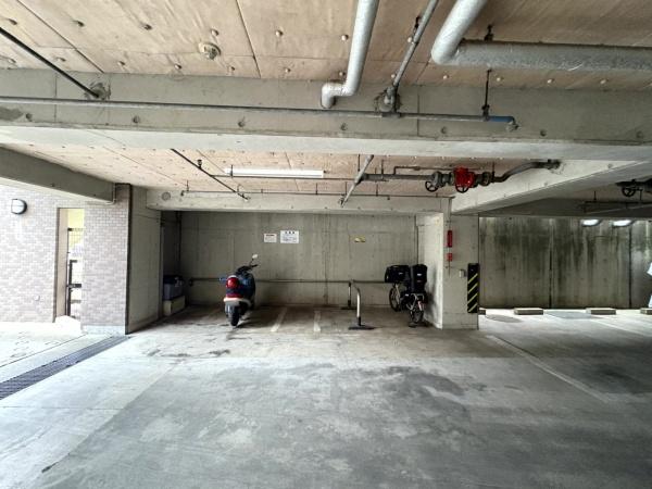 日神パレステージ佐倉の駐車場画像