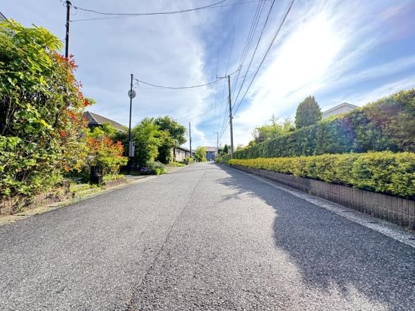 大網白里市みどりが丘4丁目の前面道路含む現地写真画像