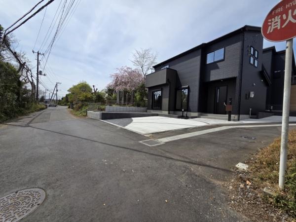 グラファーレ　佐倉市　石川５期　全３棟　１号棟の前面道路含む現地写真画像